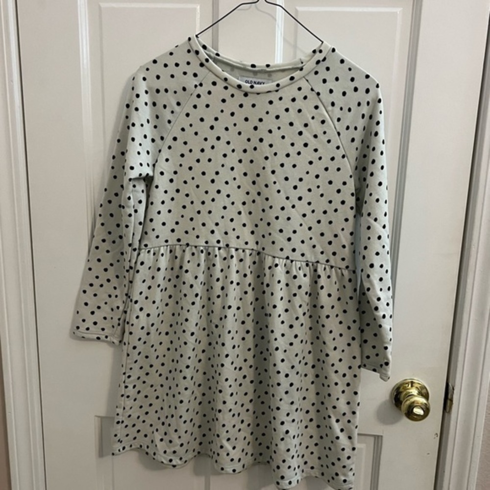 Girls Old Navy dress. Size Large. White with black polka dots.